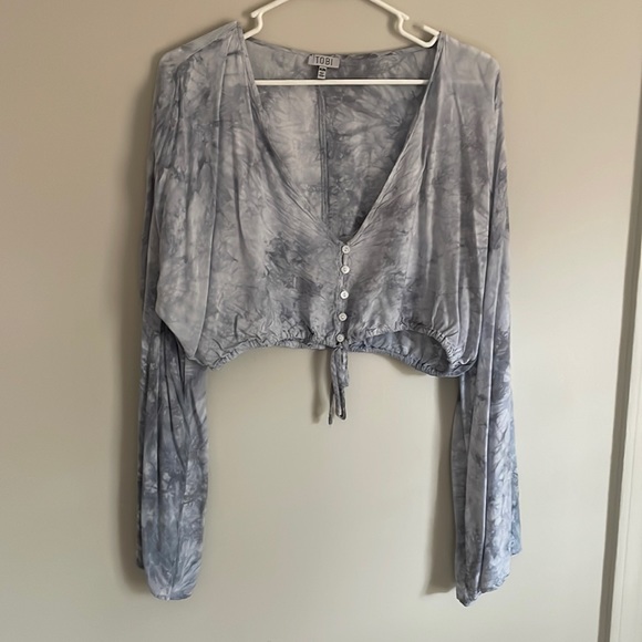 Tobi Tops - Dusty blue tie dye cropped shirt